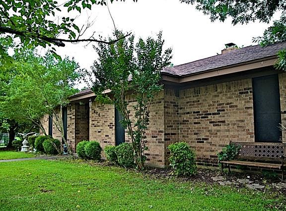 4th image of 414 Holly Ln