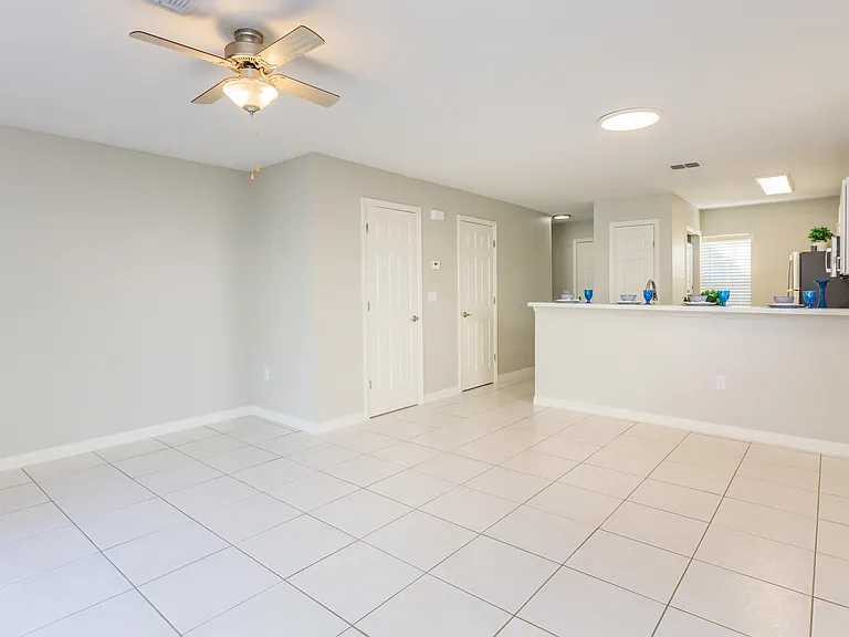 Carmendy Square Apartments — Photo 17