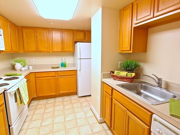 2nd image of 1075 S Jefferson St APT 505