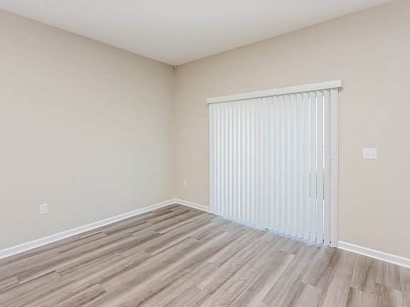 5th image of 939 Kelly Fern Loop