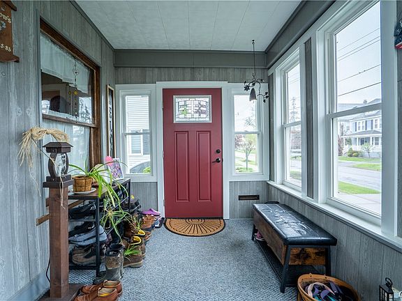 3rd image of 406 Lansing St