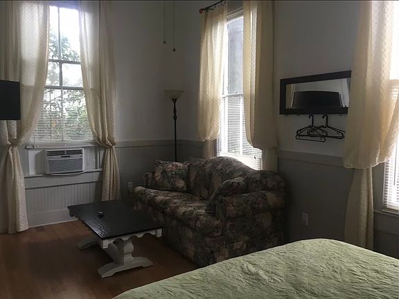 5th image of 212A E Bolton Ln