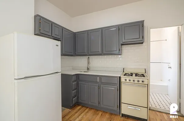 Rented by REZI | media 1