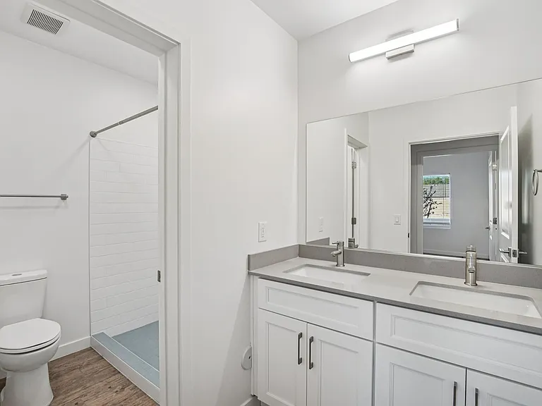 Williams Court — Photo 20