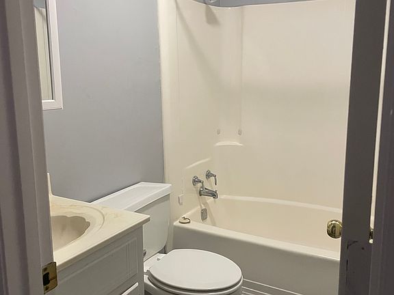 3rd image of 401 Cypress St APT 6