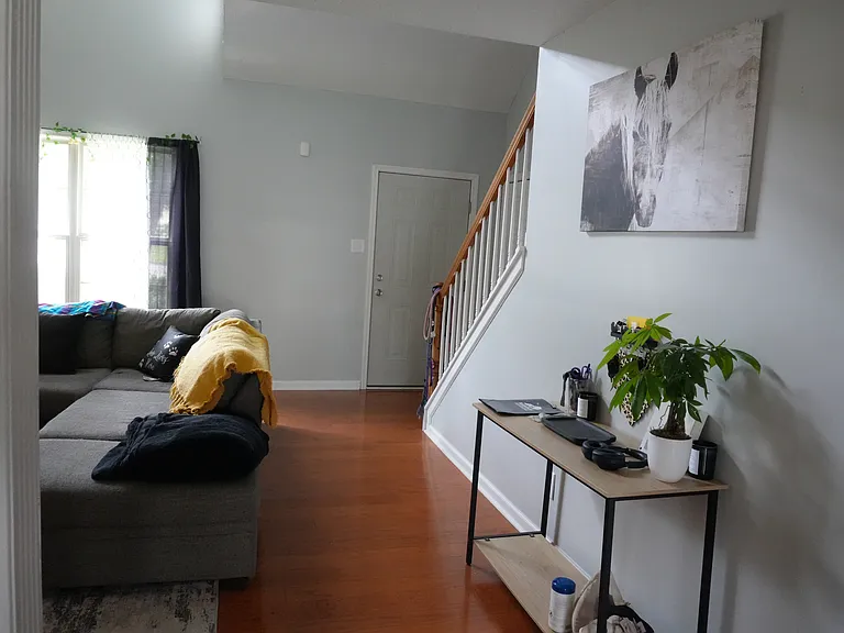 2100 Stonewood Ln — Photo 4