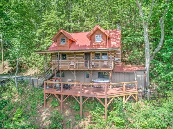 375 Daly Dr, Clyde, NC 28721
