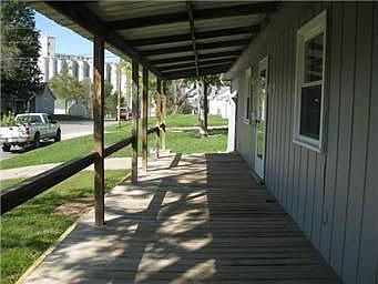 3rd image of 610 W Wea St