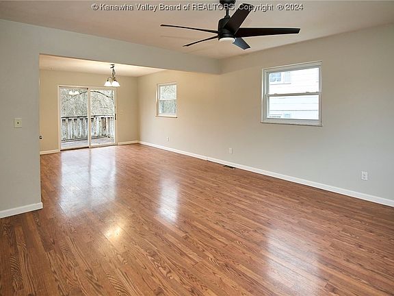 3rd image of 2221 Lilly Dr