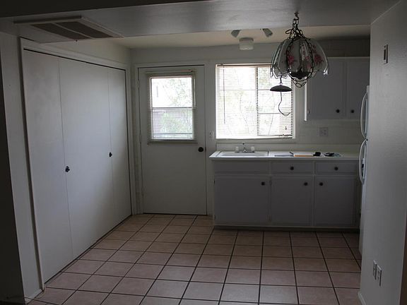 3rd image of 291 S La Canada Dr