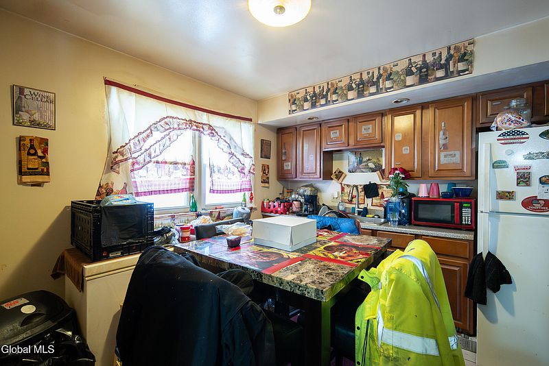 5th image of 78 Hackett Boulevard