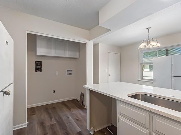 3rd image of 8833 Glenwood St APT 11