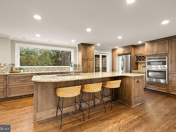 4th image of 909 Cantle Ln