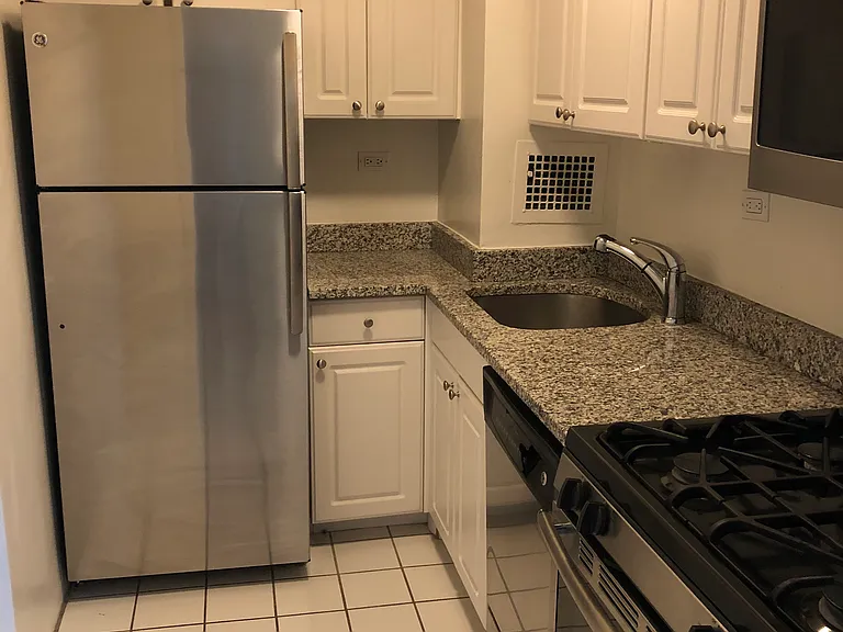 435 E 79th St #12T — Photo 3