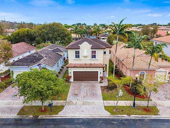 2nd image of 1097 NE 40th Rd