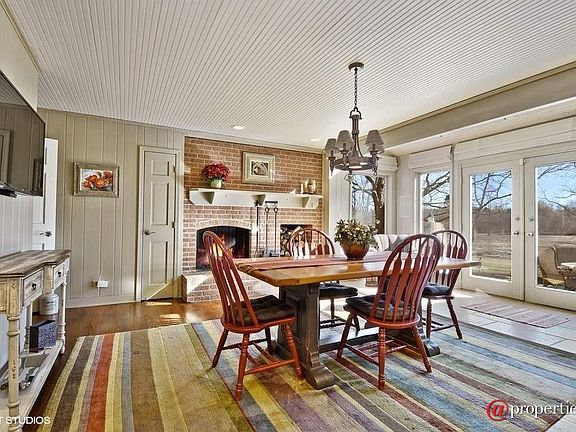 Eating Area / Exterior Access