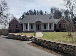 8 Clemmons St, Southborough, MA 01772