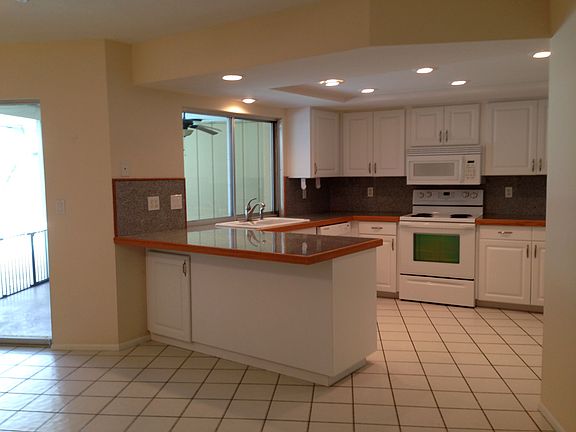 Kitchen/Breakfast Bar