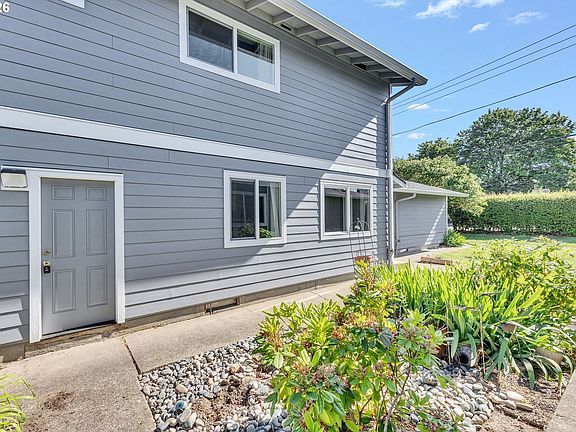 5th image of 1537 NE Kane Dr