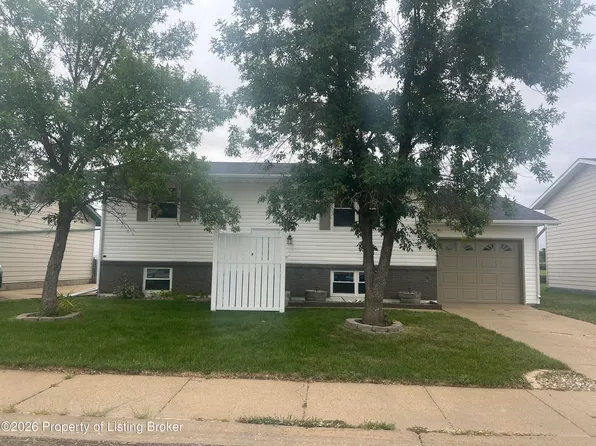 1662 4th Ave E, Dickinson, ND 58601