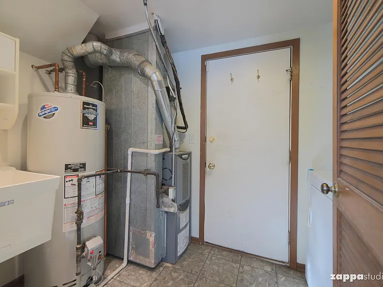 2705 Laurel Ct — Photo 17