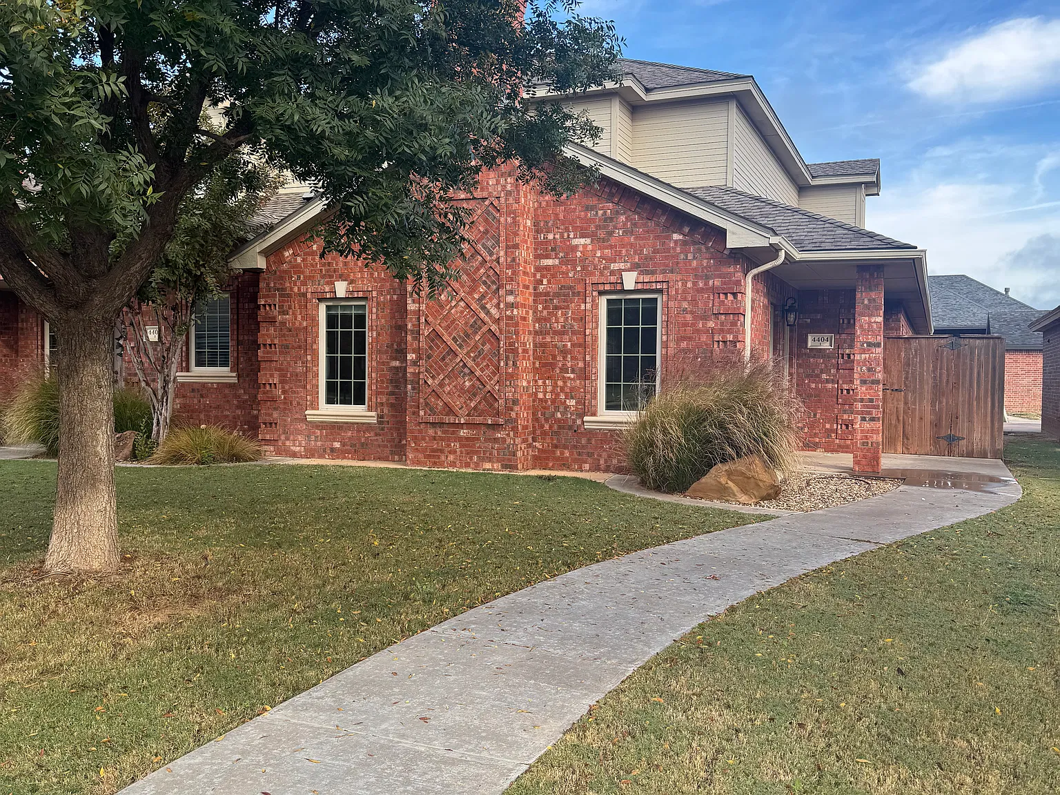 3 bed, 2.5 bath, $1,700 — Photo 2