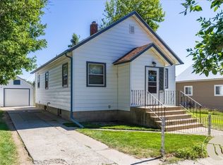 320 2nd St E, Roundup, MT 59072