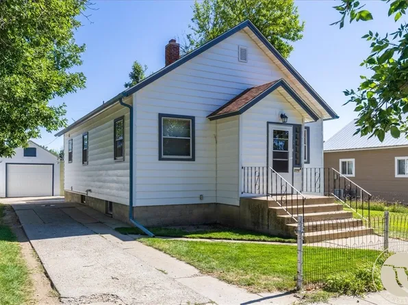 320 2nd St E, Roundup, MT 59072