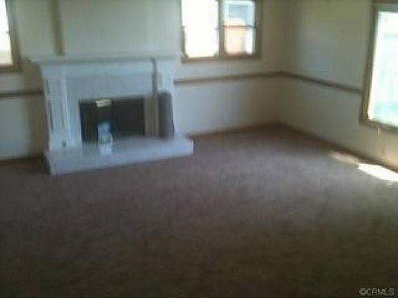 Living Room w fireplace