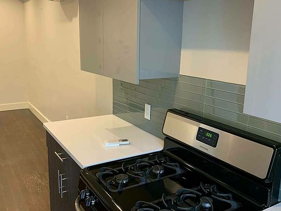 4th image of 211 Spencer St #4