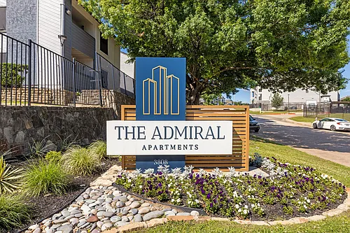 The Admiral Apartments Photo 1
