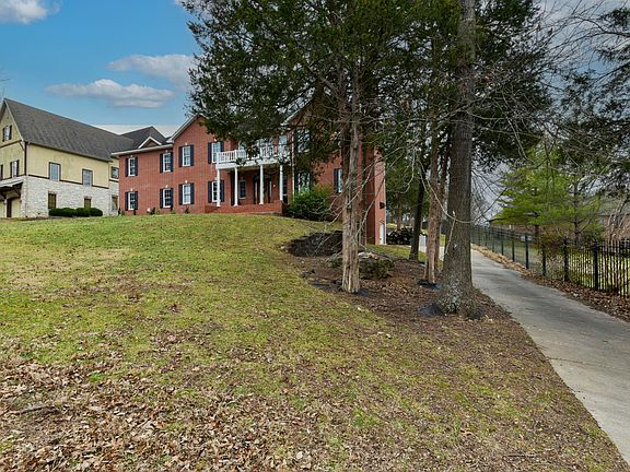 4th image of 1658 W Caleb Court