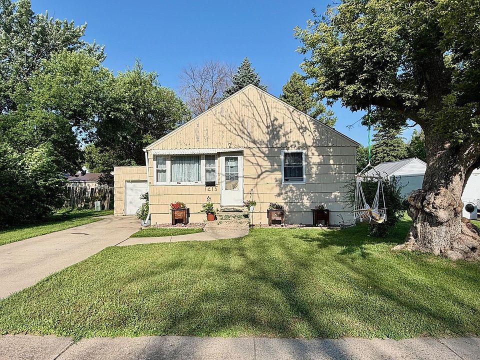 1st image of 1215 Douglas Ave