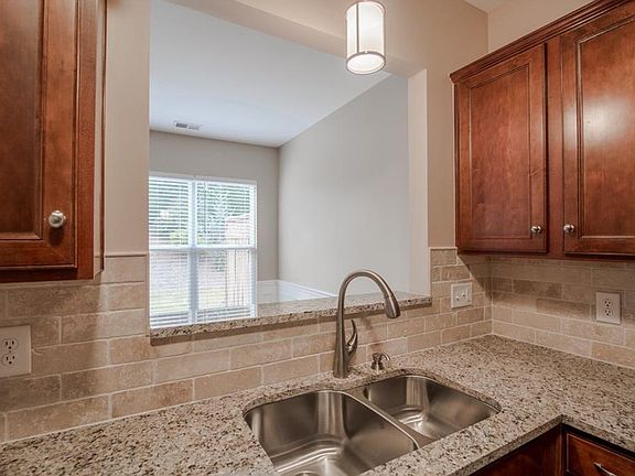 4th image of 108 Wiley Parc Cir