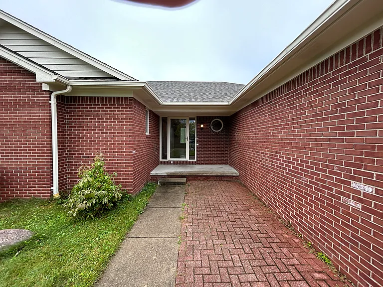 46129 Creekside Blvd — Photo 2