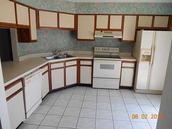 5th image of 4880 Lake Waterford Way W APT 1