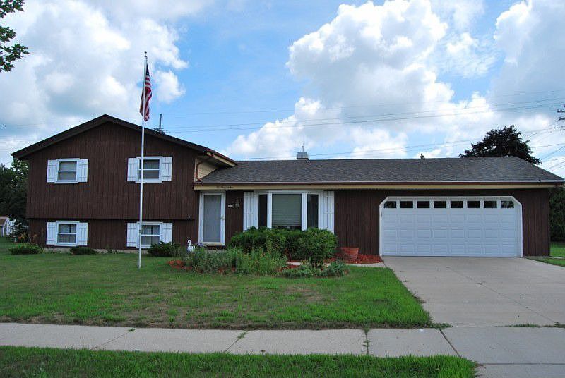 1st image of 409 Scenic Dr E