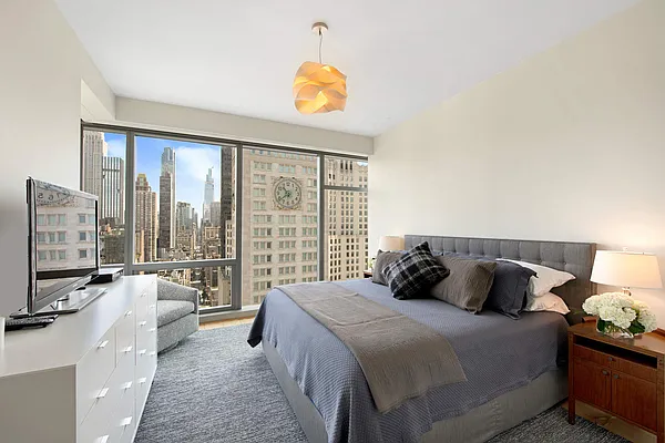 Sold by Compass | media 6