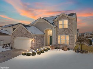 19164 Hazelton Dr, Macomb, MI 48042