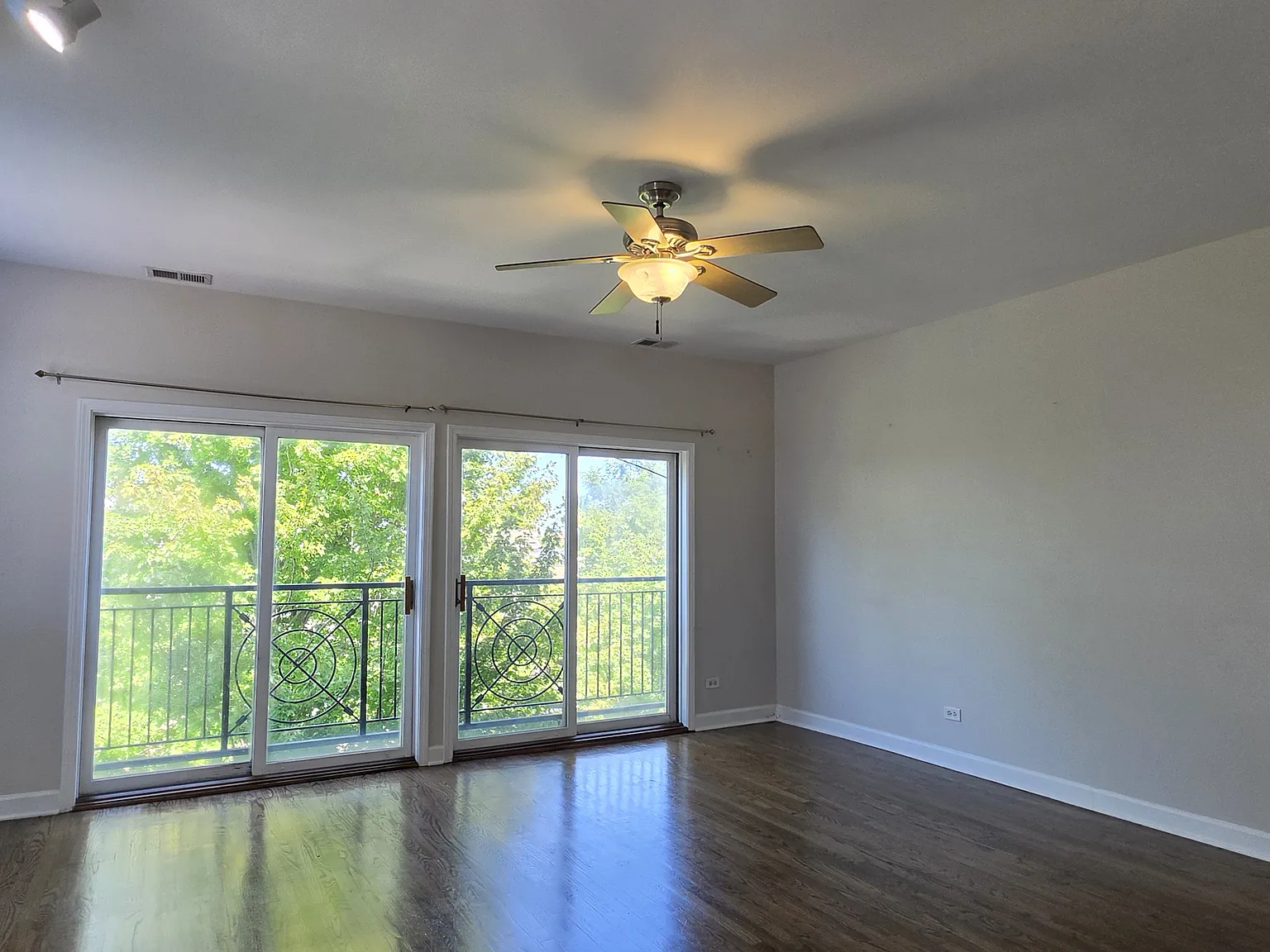 2 bed, $2,350 — Photo 2