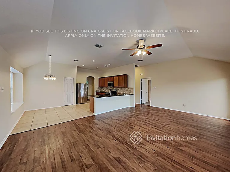 1120 Melrose Dr — Photo 3