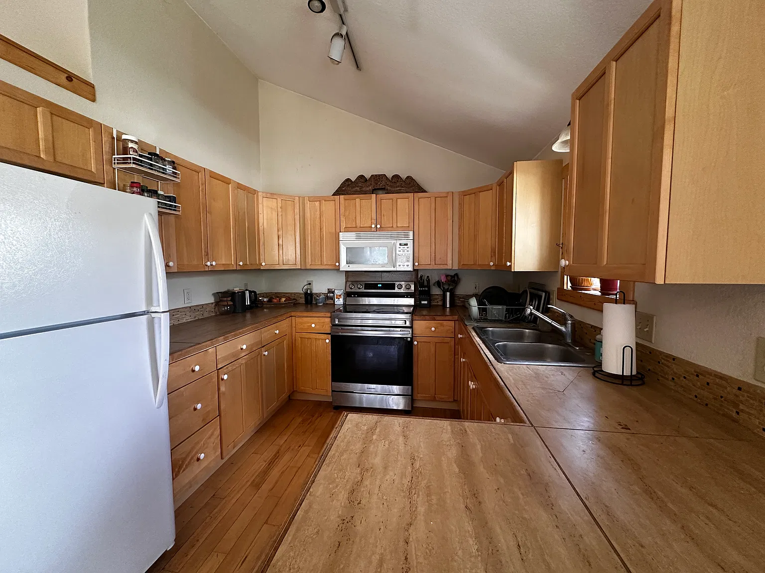 2 bed, 1098 sqft, $2,600 — Photo 4