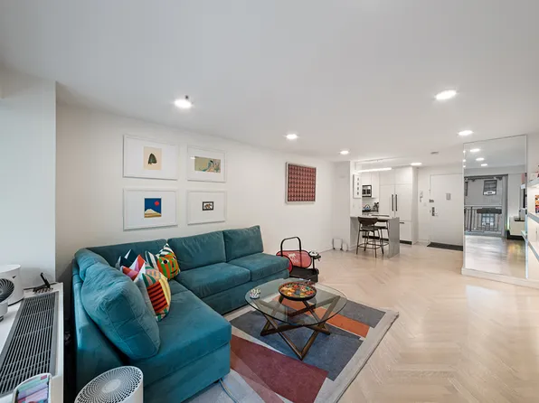 132 East 35th Street 5D image 2 of 8
