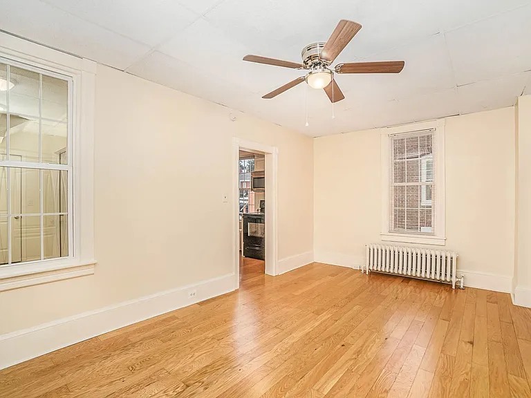136 N Potomac St — Photo 9