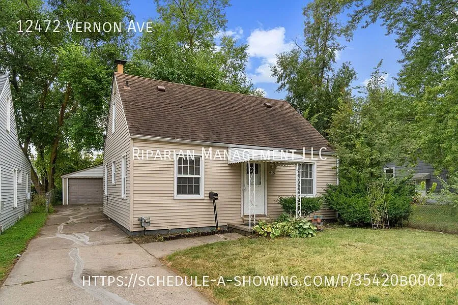 12472 Vernon Ave photo 1