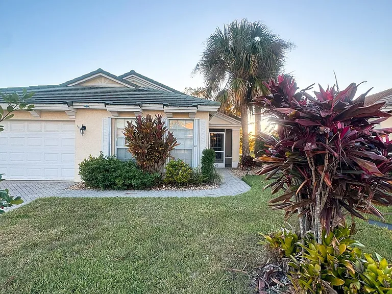 532 SW Indian Key Dr — Photo 5