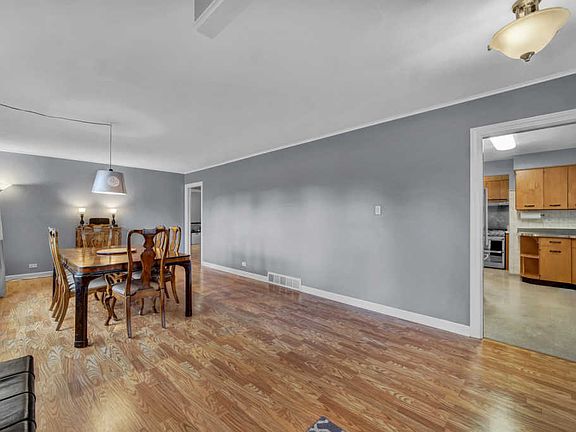 5th image of 515 W Kenilworth Ave