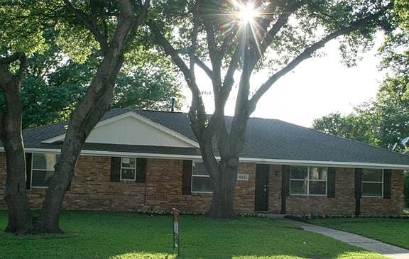 3rd image of 10423 Royal Club Ln