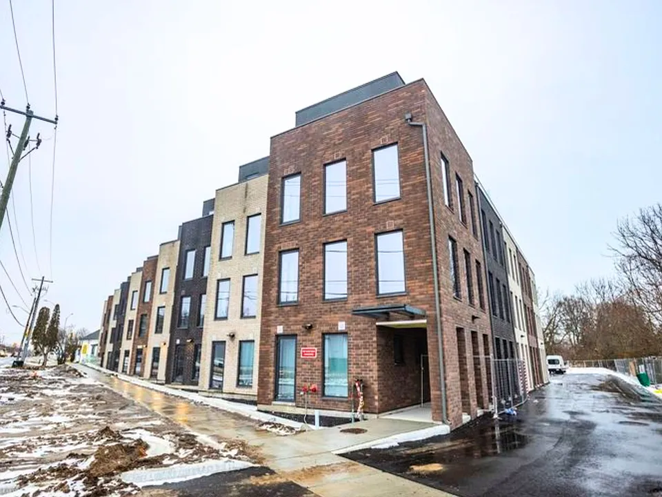 325 University Ave W #216