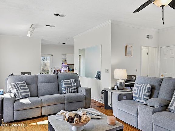 5th image of 105 Armonde Ct